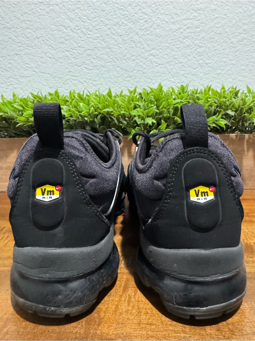 Nike Air VaporMax Plus Low Triple Black Running Shoes 924453-004 Mens Size 9.5 - Picture 4 of 11
